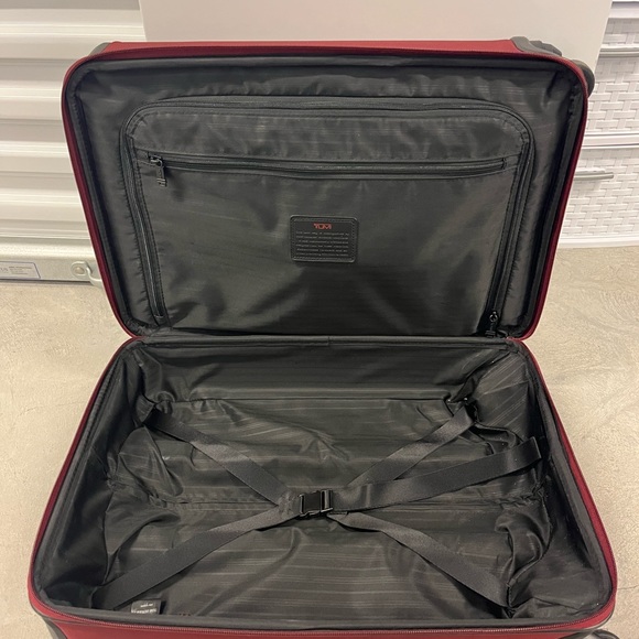 TUMI Series 1 4-Wheeled Spinner Carry-On - Picture 2 of 11